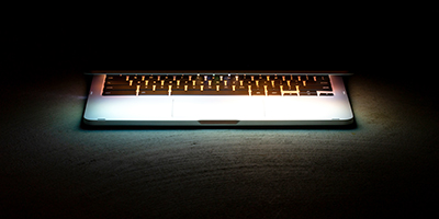 negative-space-laptop-keyboard-glow-400